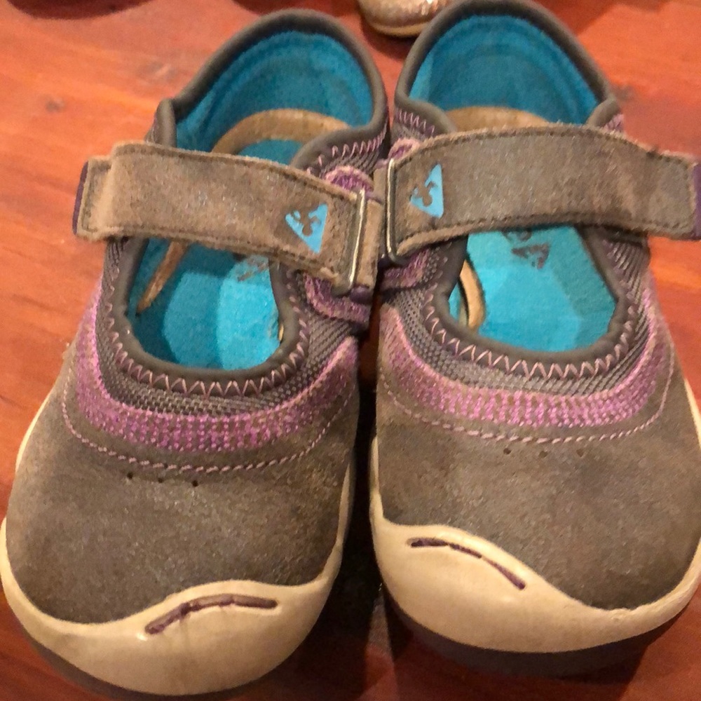 Plae purple shoes